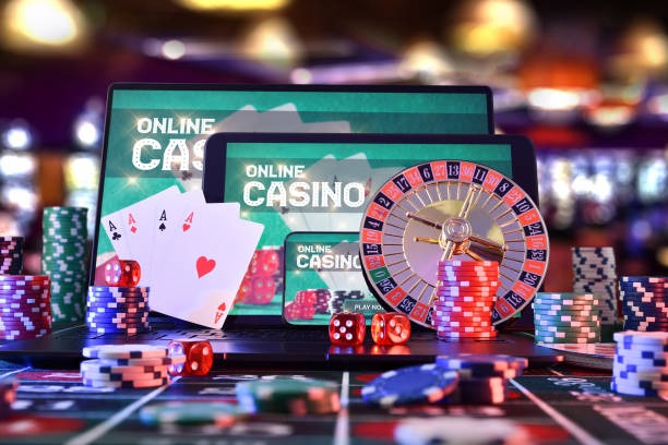 happytoto4d mobile blackjack interface showing dealer hand and player action buttons on smartphone